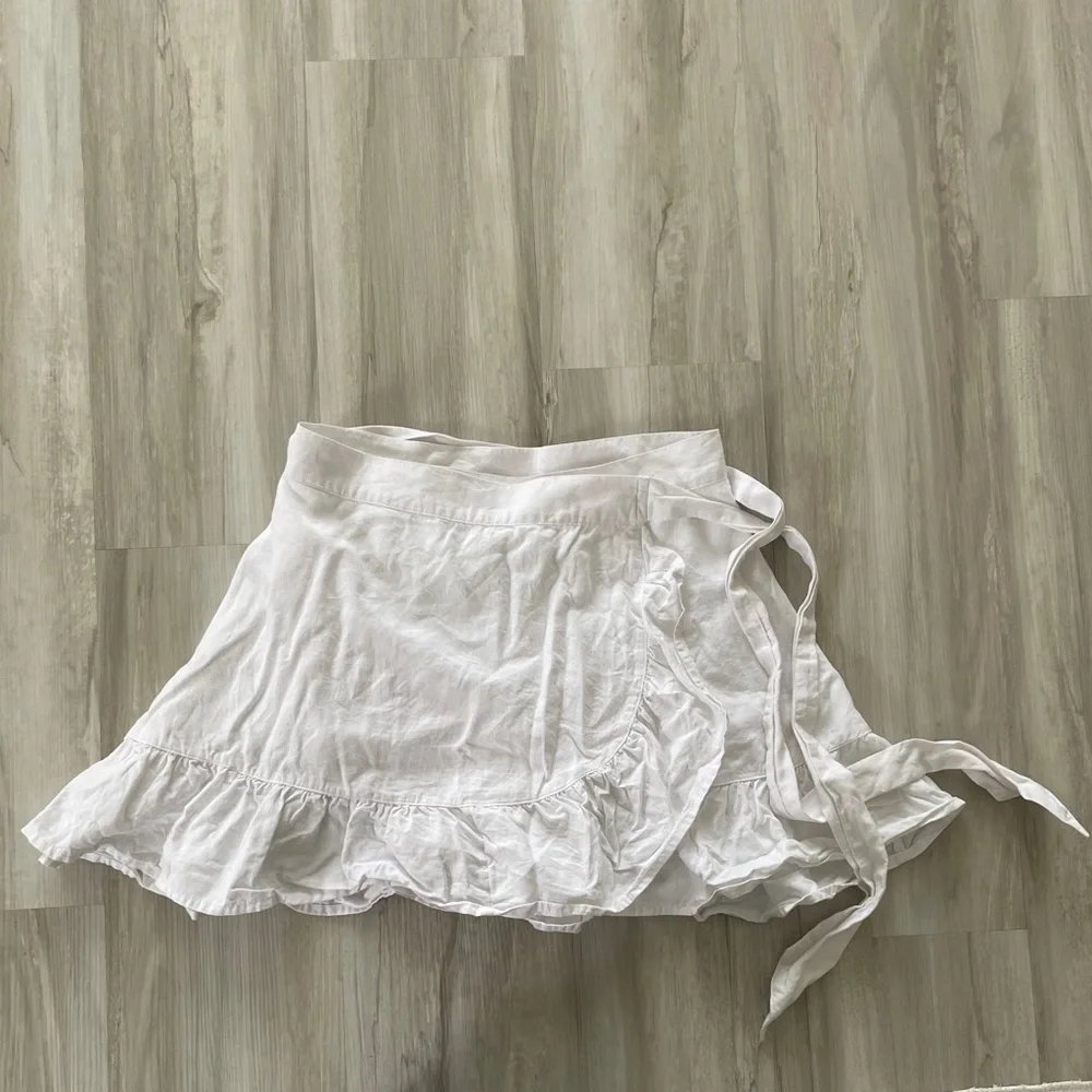 Aerie Linen Blend Lined Ruffle‎ Wrap Mini Skirt White Size XS